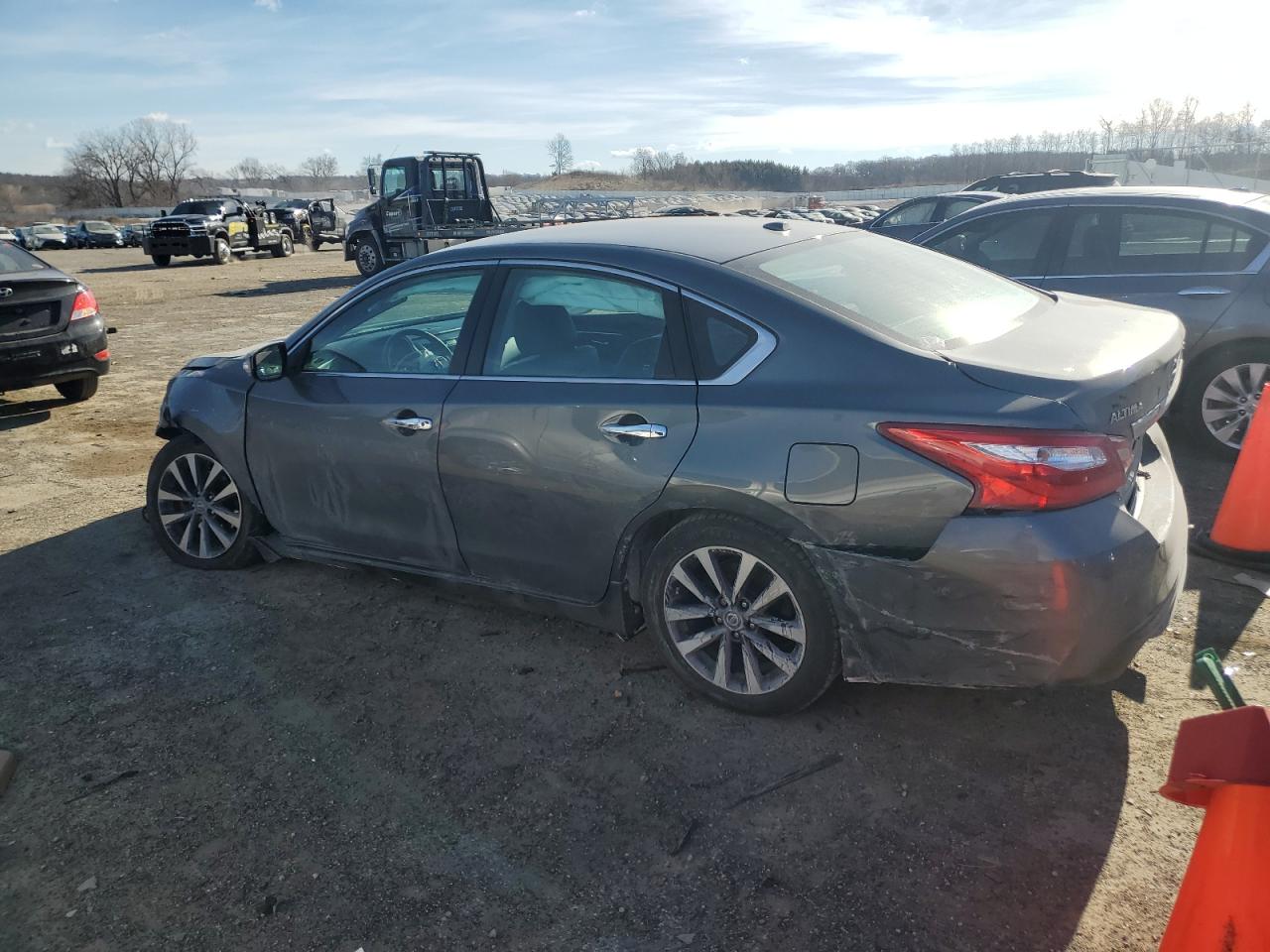 2017 Nissan Altima VIN 1N4AL3AP2HC129270 Copart auction photo, front end / rear end damage thumbnail 2
