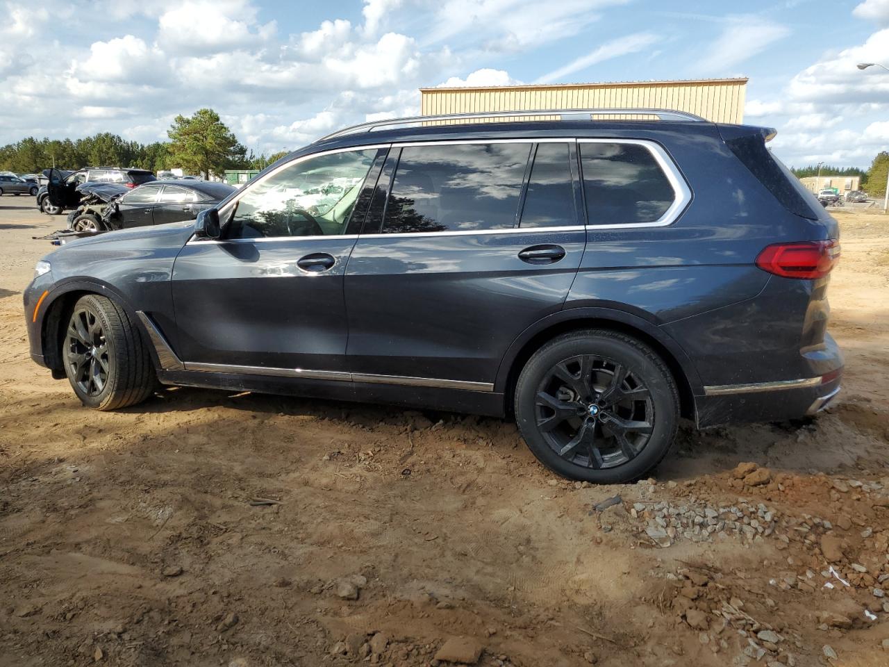 2019 BMW X7 VIN 5UXCW2C51KL083632 Copart auction photo, side damage thumbnail 2