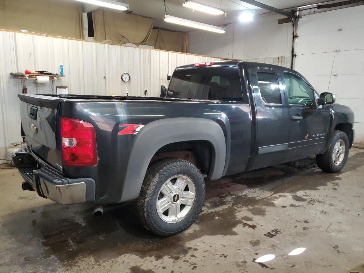 2010 Chevrolet Silverado VIN 1GCSKSE33AZ283170 Copart auction photo, side / minor dent/scratches damage thumbnail 3