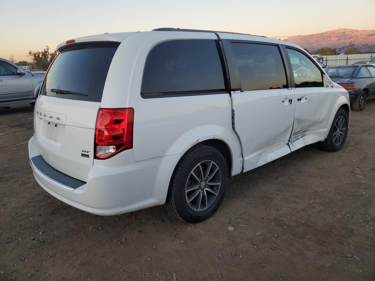 2018 Dodge Caravan VIN 2C4RDGEG1JR221785 Copart auction photo, side damage thumbnail 3