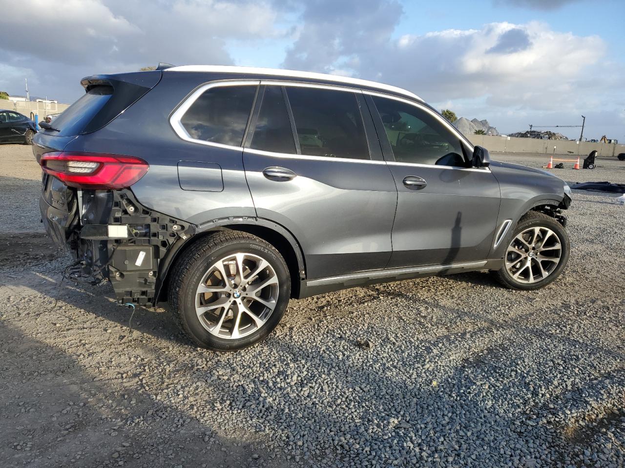 2019 BMW X5 VIN 5UXCR6C58KLL09633 Copart auction photo, front end / rear end damage thumbnail 3