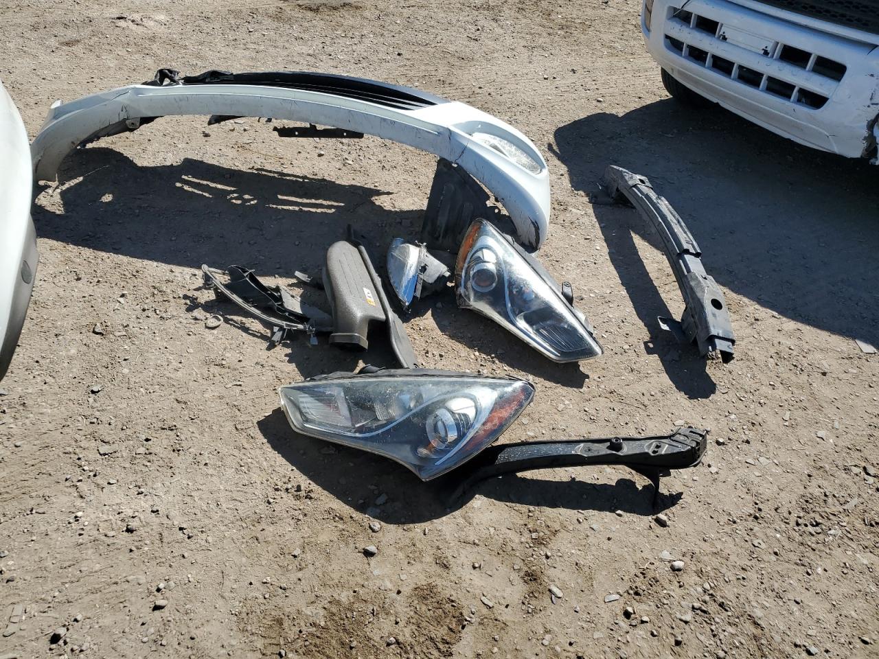 2013 Hyundai Genesis VIN KMHHU6KJ2DU092061 Copart auction photo, front end / side damage thumbnail 14