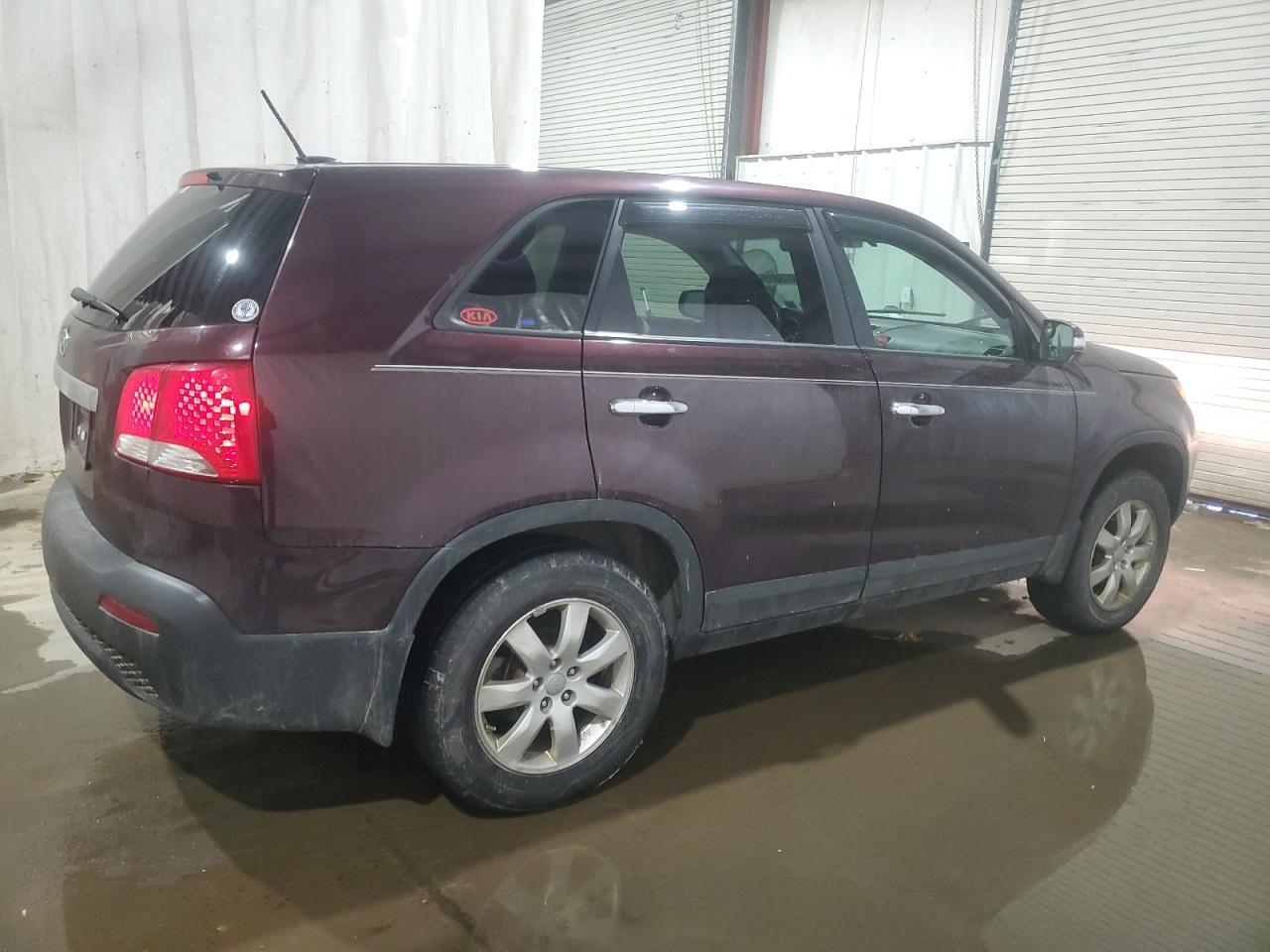 2013 KIA Sorento VIN 5XYKT3A18DG383811 Copart auction photo, minor dent/scratches damage thumbnail 3