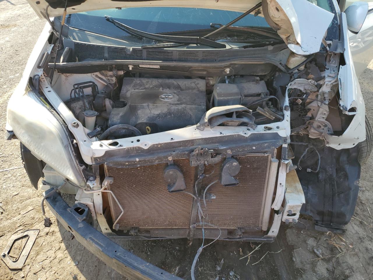 2011 Toyota Sienna VIN 5TDYK3DC7BS065589 Copart auction photo, front end / minor dent/scratches damage thumbnail 12