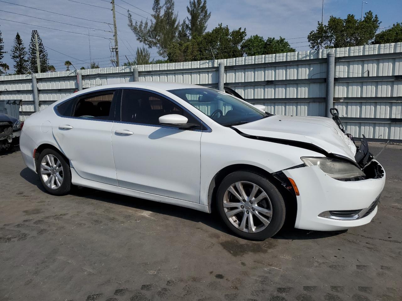 2015 Chrysler 200 VIN 1C3CCCAB6FN666172 Copart auction photo, front end damage thumbnail 4