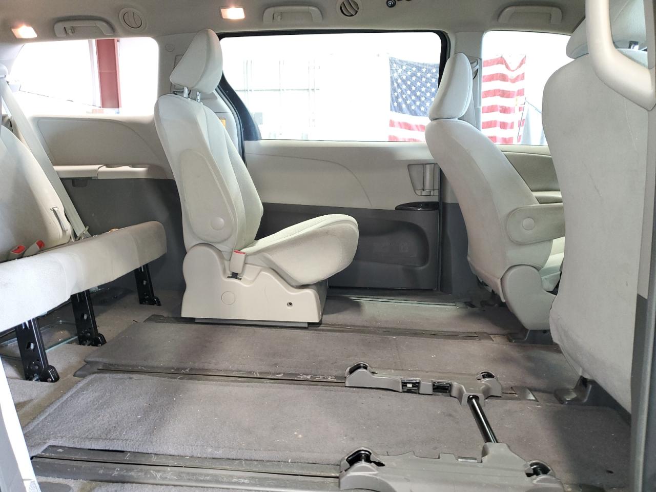 2013 Toyota Sienna VIN 5TDZK3DC9DS322369 Copart auction photo, rear end / side damage thumbnail 11