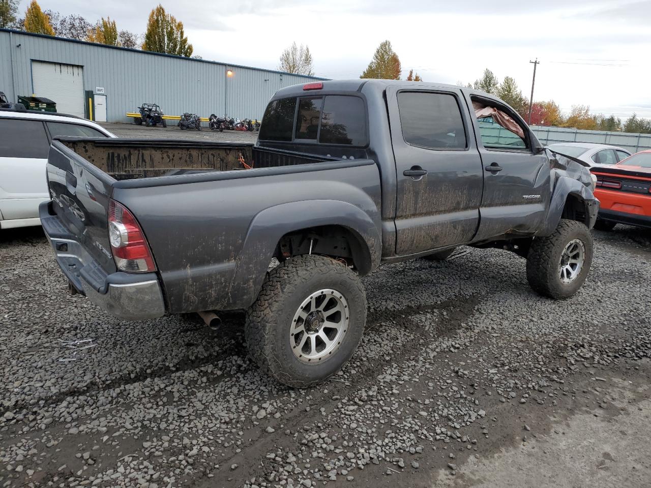 2013 Toyota Tacoma VIN 3TMLU4EN8DM112285 Copart auction photo, rollover / all over damage thumbnail 3