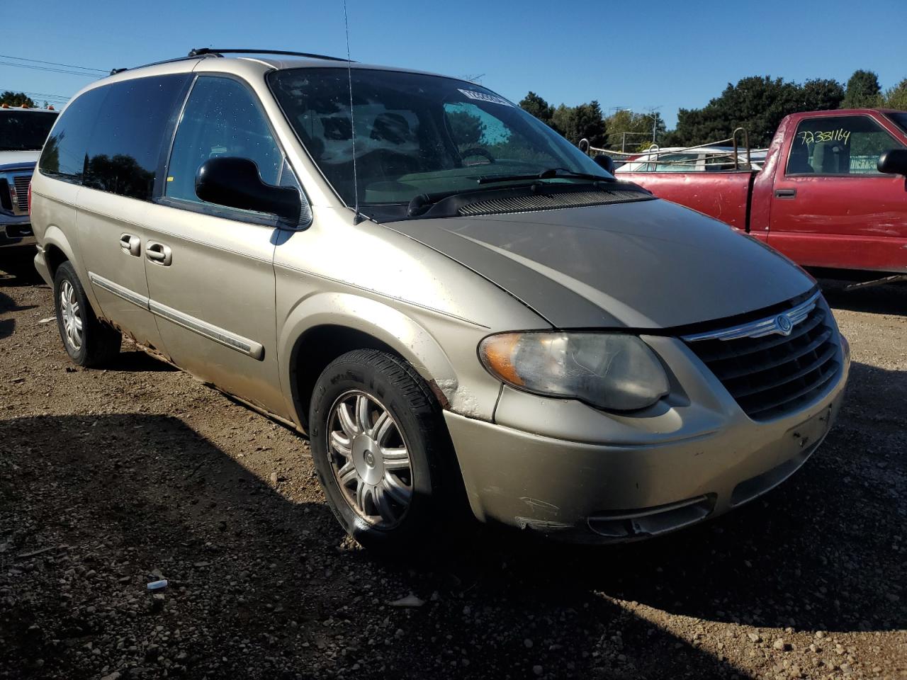 2007 Chrysler Town & Country VIN 2A4GP54L47R294296 Copart auction photo, minor dent/scratches damage thumbnail 4