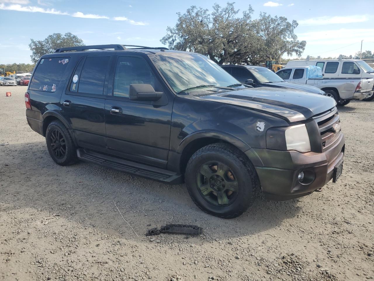 2011 Ford Expedition VIN 1FMJU1J53BEF00955 Copart auction photo, vandalism damage thumbnail 4