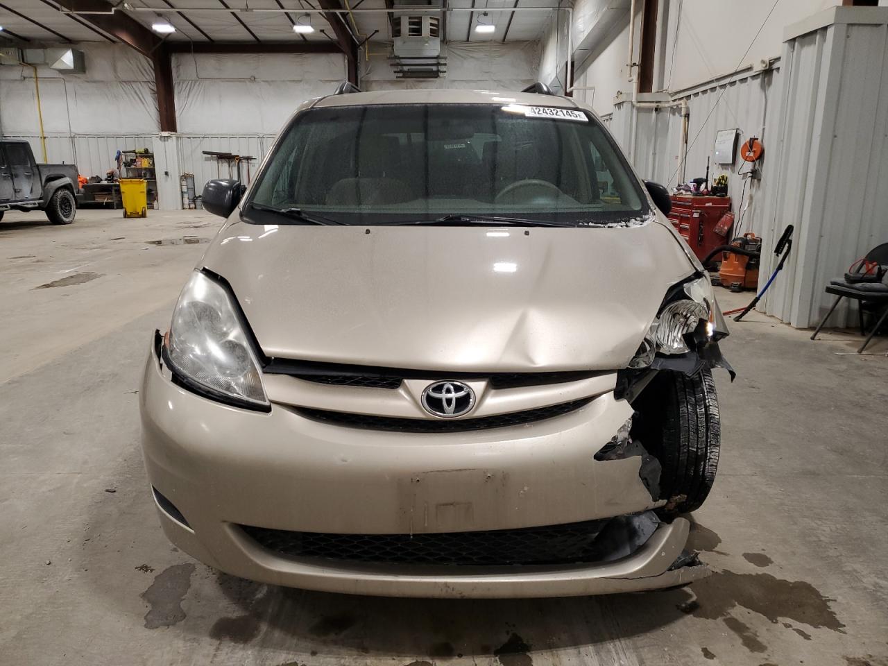 2008 Toyota Sienna VIN 5TDZK23C48S153749 Copart auction photo, front end damage thumbnail 5