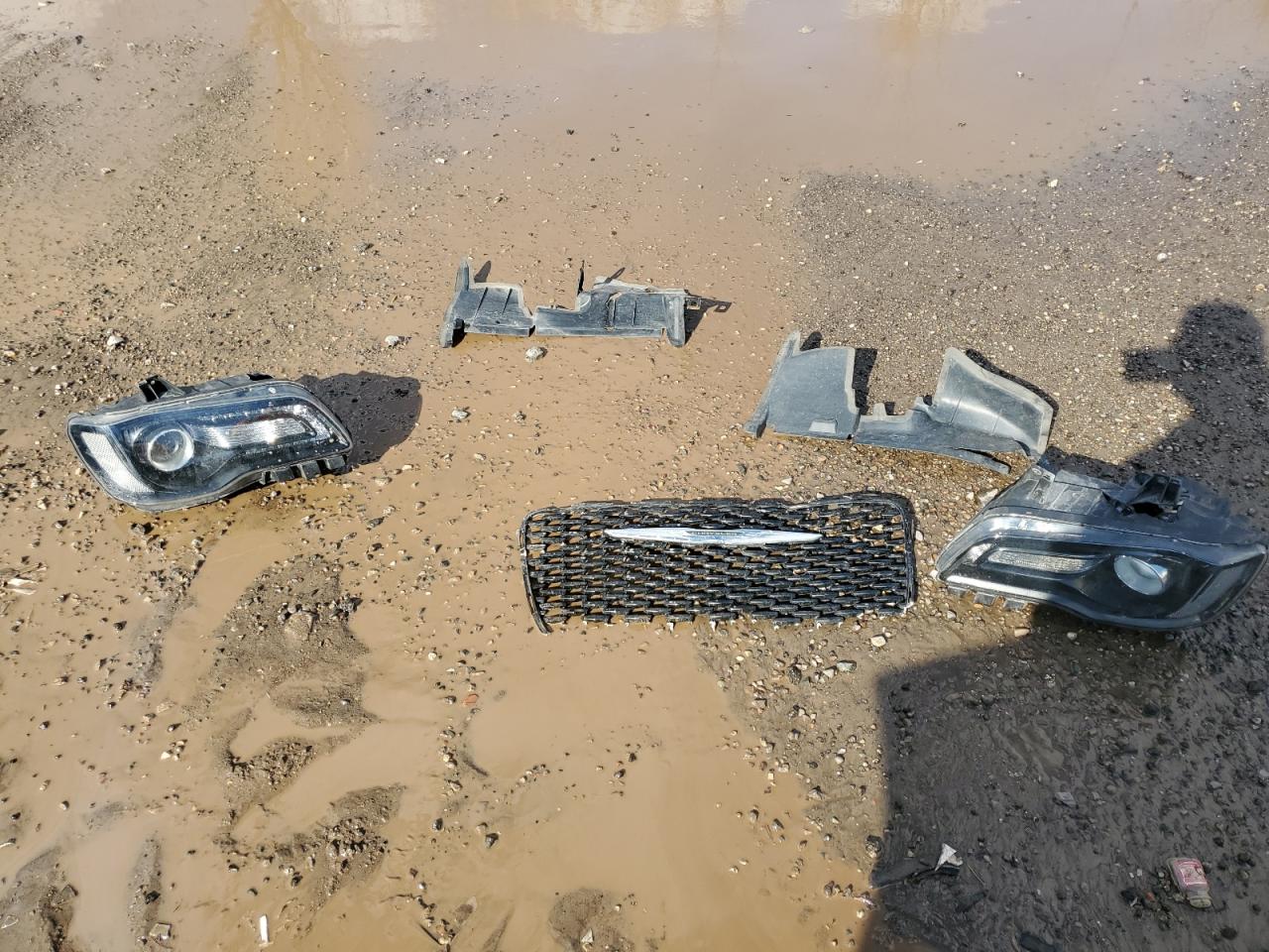 2017 Chrysler 300 VIN 2C3CCAGGXHH612876 Copart auction photo, front end damage thumbnail 12