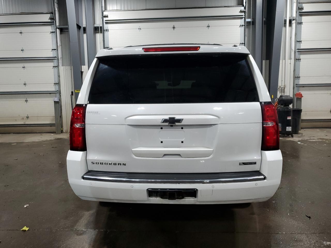 2017 Chevrolet Suburban VIN 1GNSKJKC1HR131632 Copart auction photo, front end / side damage thumbnail 6