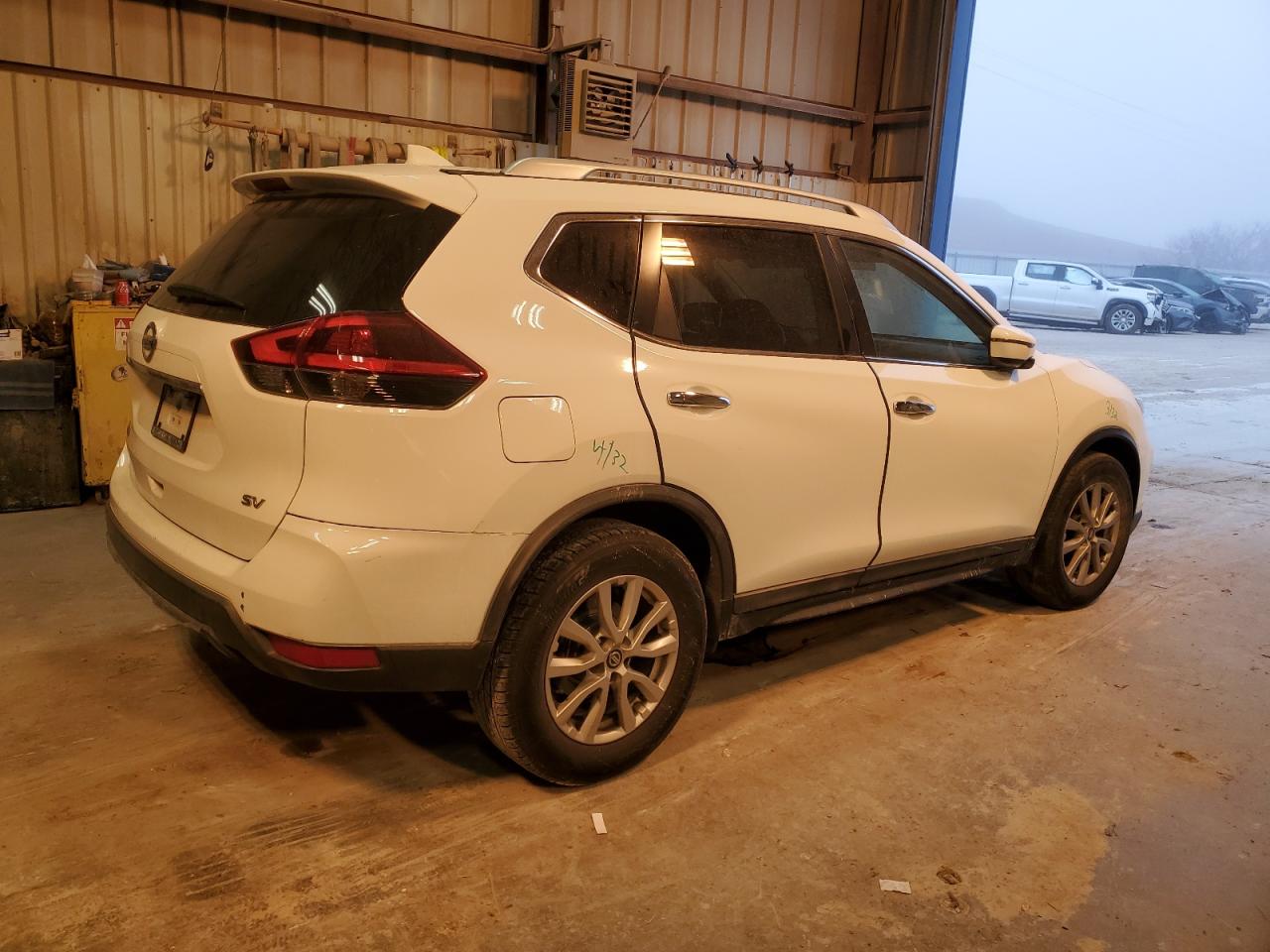2018 Nissan Rogue VIN KNMAT2MT4JP587856 Copart auction photo, front end / minor dent/scratches damage thumbnail 3