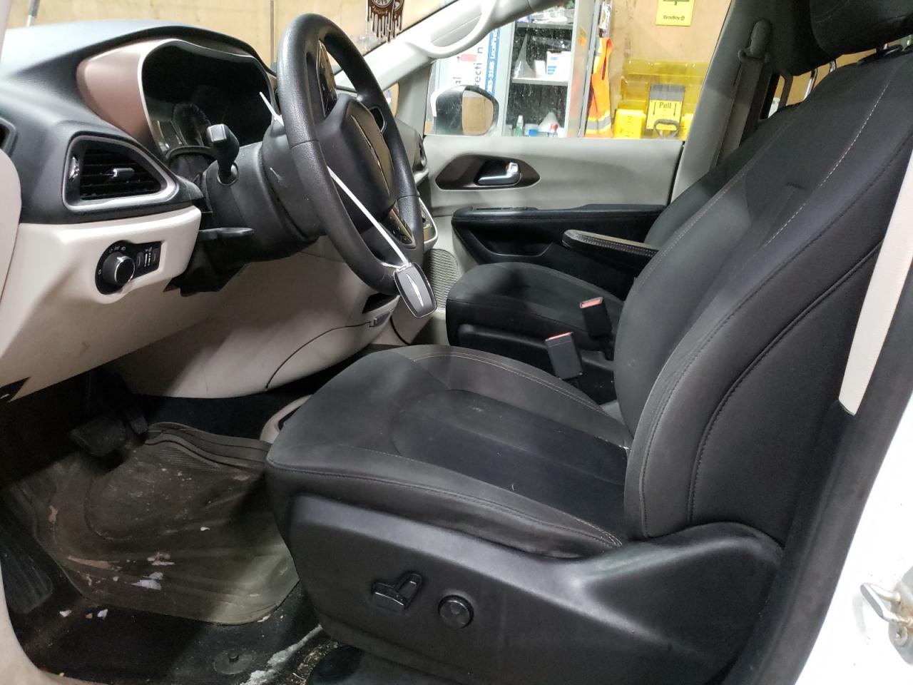 2018 Chrysler Pacifica VIN 2C4RC1CG5JR171346 Copart auction photo, front end / minor dent/scratches damage thumbnail 7