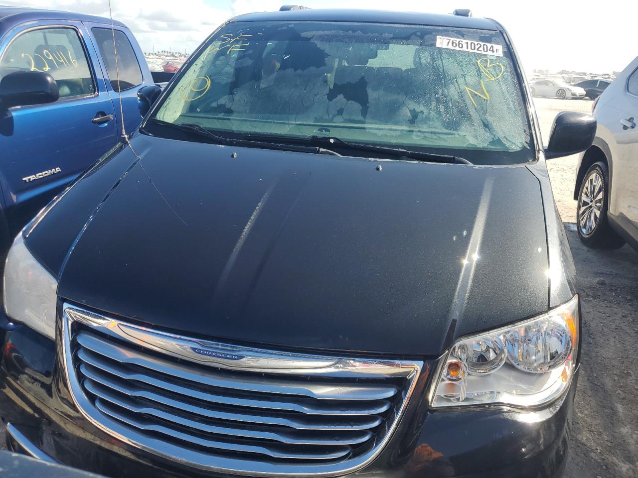 2016 Chrysler Town & Country VIN 2C4RC1BG7GR261446 Copart auction photo, water/flood / minor dent/scratches damage thumbnail 5