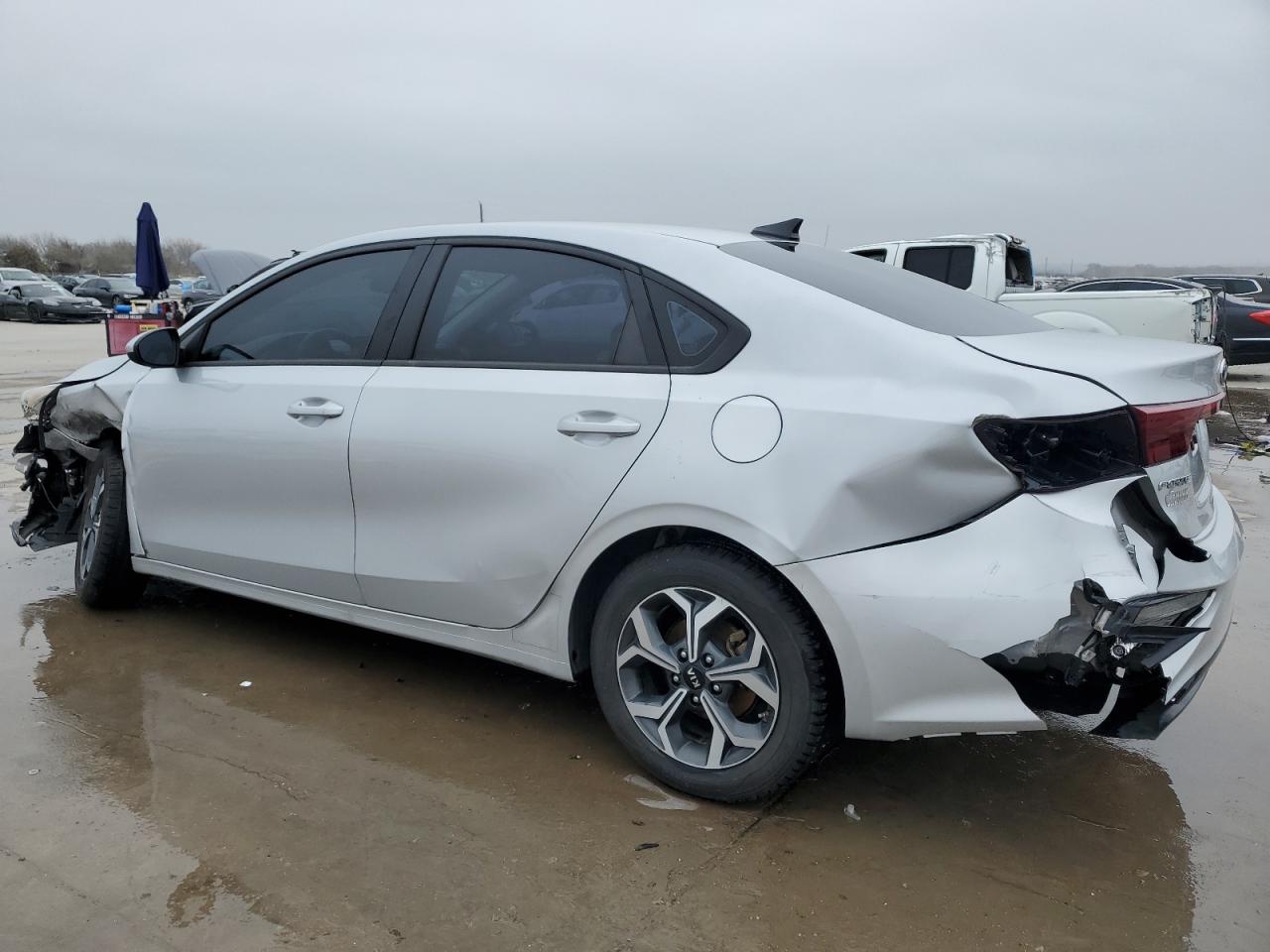 2021 KIA Forte VIN 3KPF24AD9ME382653 Copart auction photo, side / rear end damage thumbnail 2