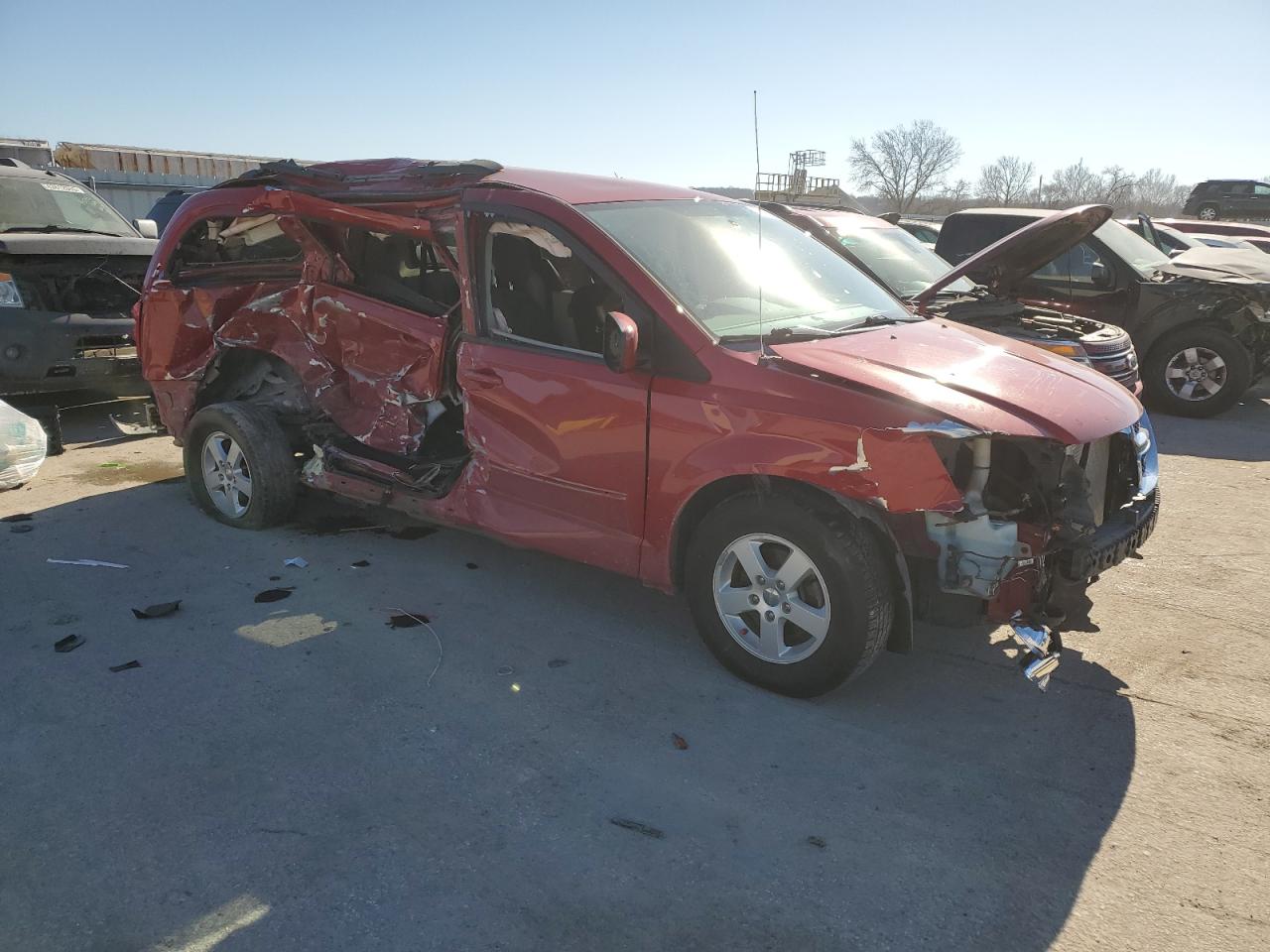 2013 Dodge Caravan VIN 2C4RDGCG3DR611973 Copart auction photo, all over damage thumbnail 4