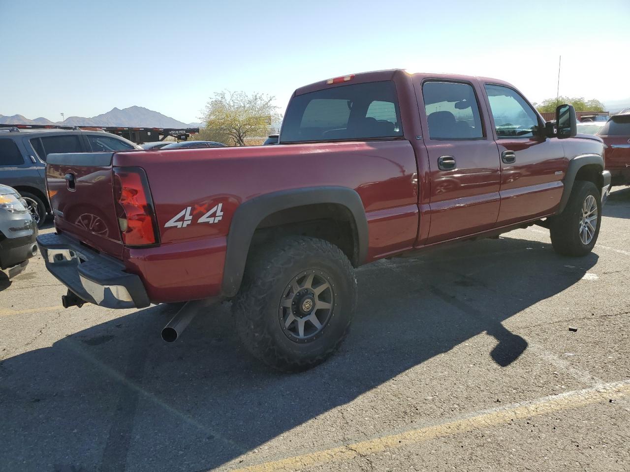 2007 Chevrolet Silverado VIN 1GCHK23DX7F157937 Copart auction photo, minor dent/scratches damage thumbnail 3