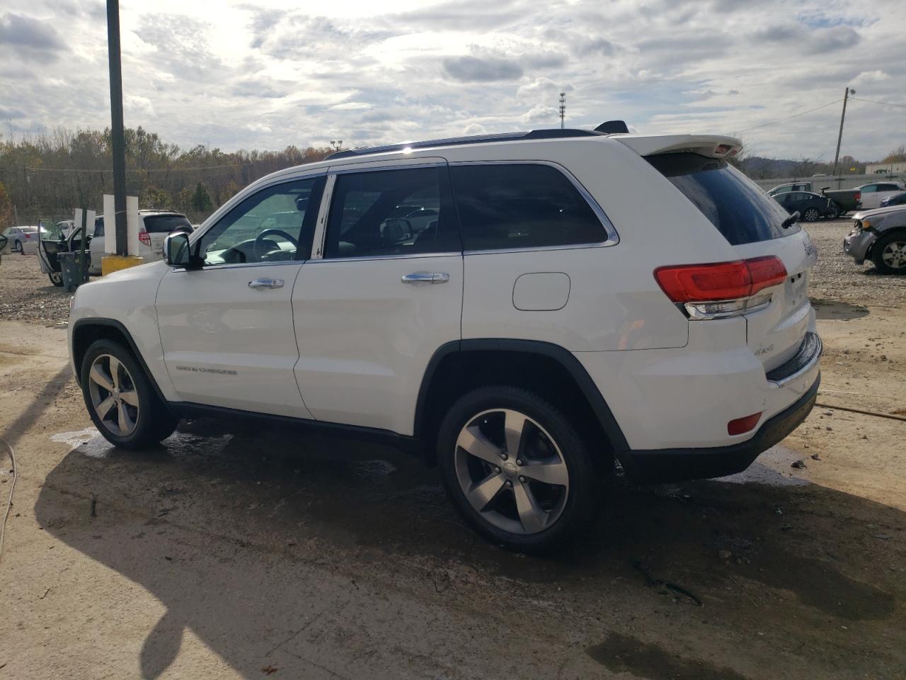 2015 Jeep Grand Cherokee VIN 1C4RJFBG2FC628652 Copart auction photo, partial repair damage thumbnail 2