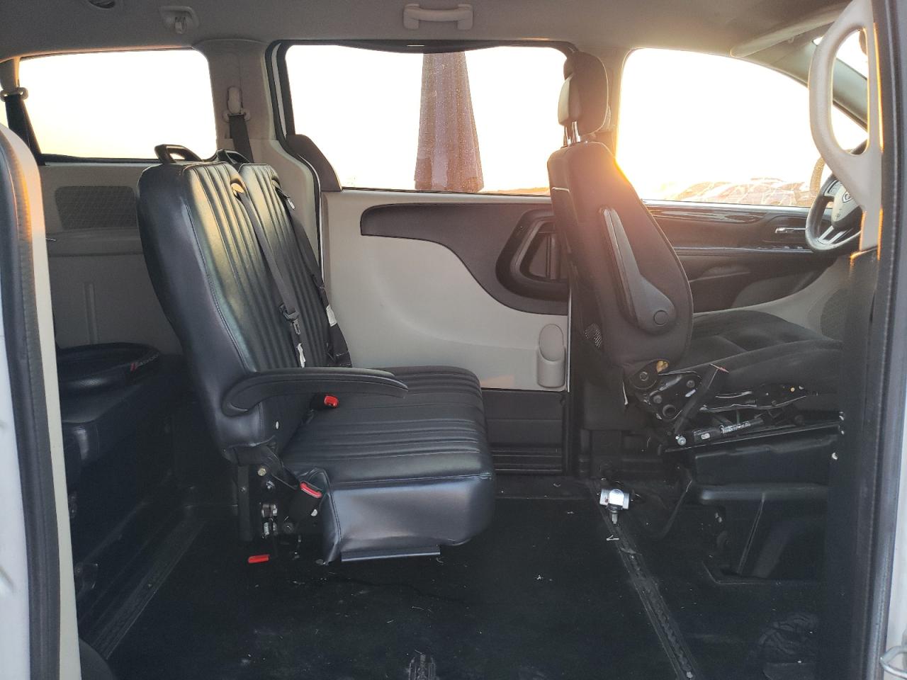 2019 Dodge Caravan VIN 2C7WDGBG1KR699720 Copart auction photo, minor dent/scratches damage thumbnail 11