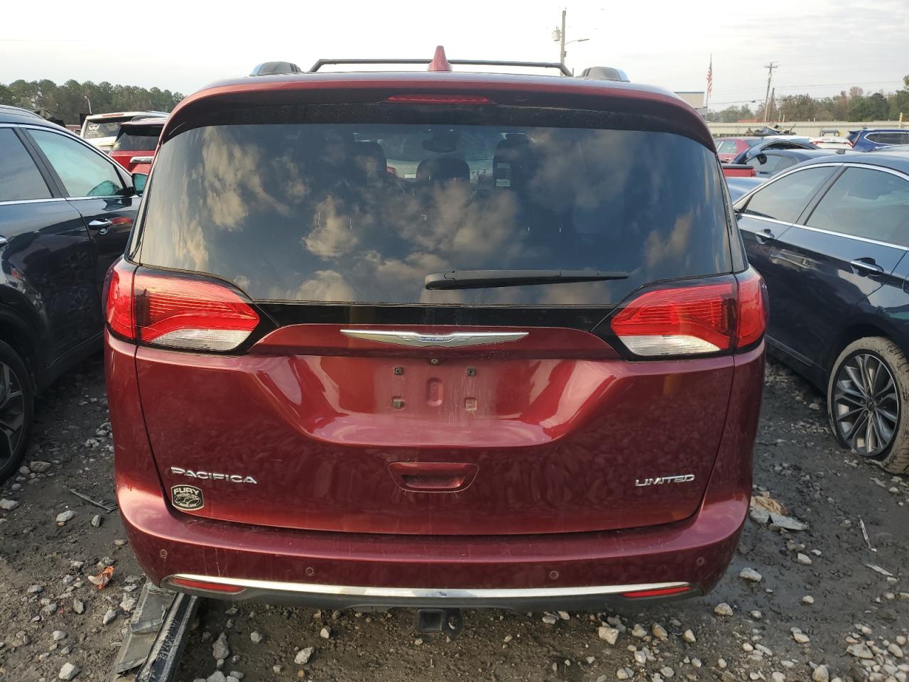 2017 Chrysler Pacifica VIN 2C4RC1GG5HR643212 Copart auction photo, side / front end damage thumbnail 6