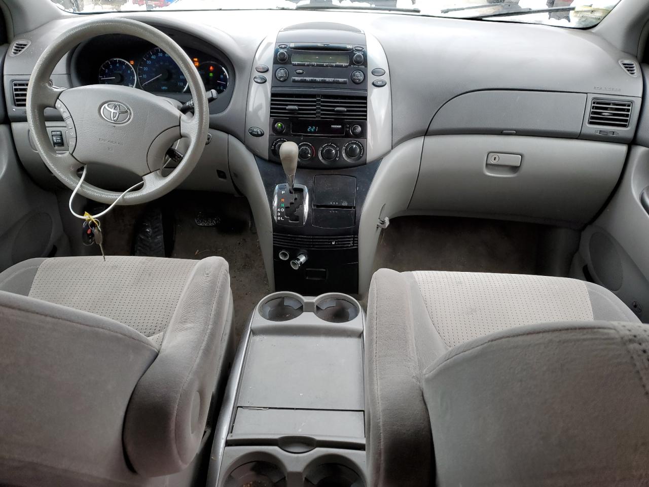 2010 Toyota Sienna VIN 5TDKK4CCXAS318500 Copart auction photo, front end damage thumbnail 8