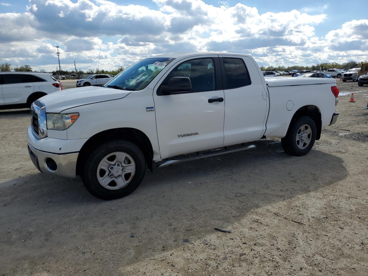 2008 Toyota Tundra VIN 5TFBT54118X010667