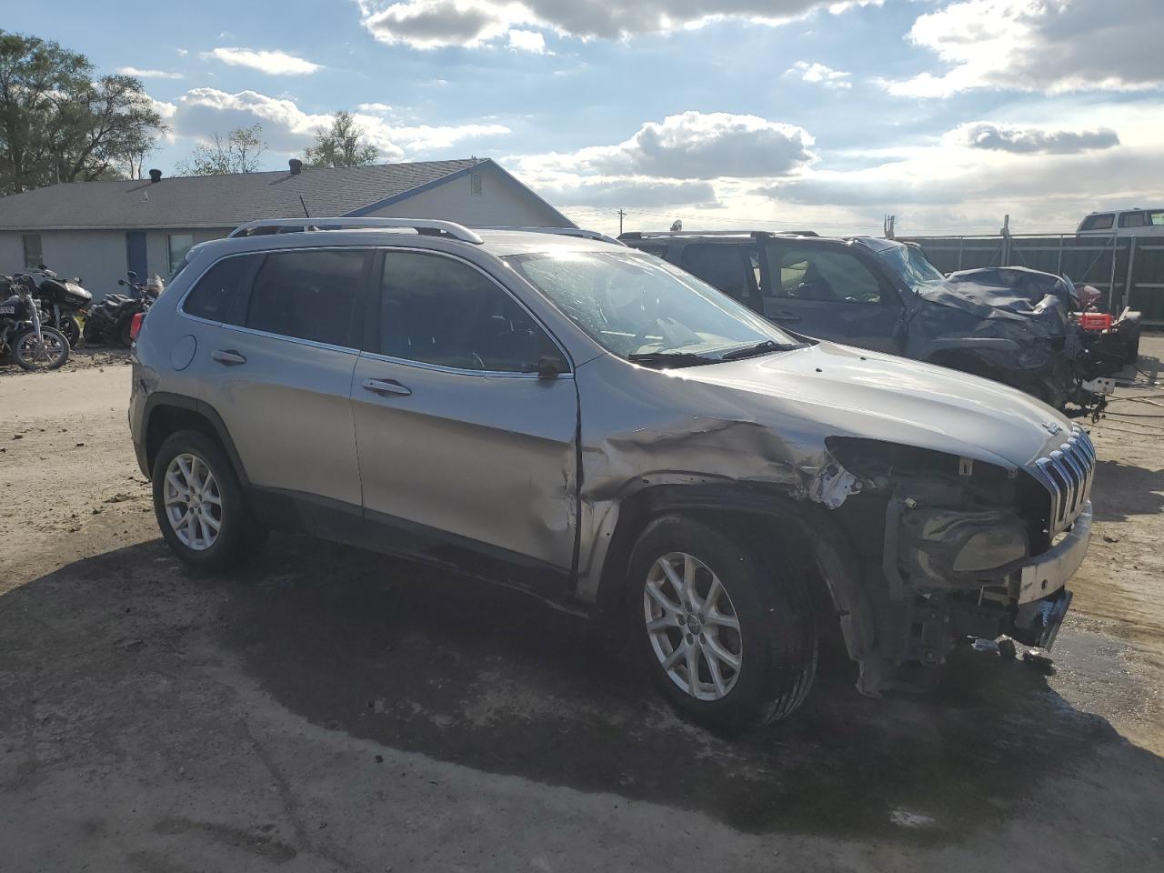 2015 Jeep Grand Cherokee VIN 1C4PJMCBXFW528621 Copart auction photo, all over damage thumbnail 4