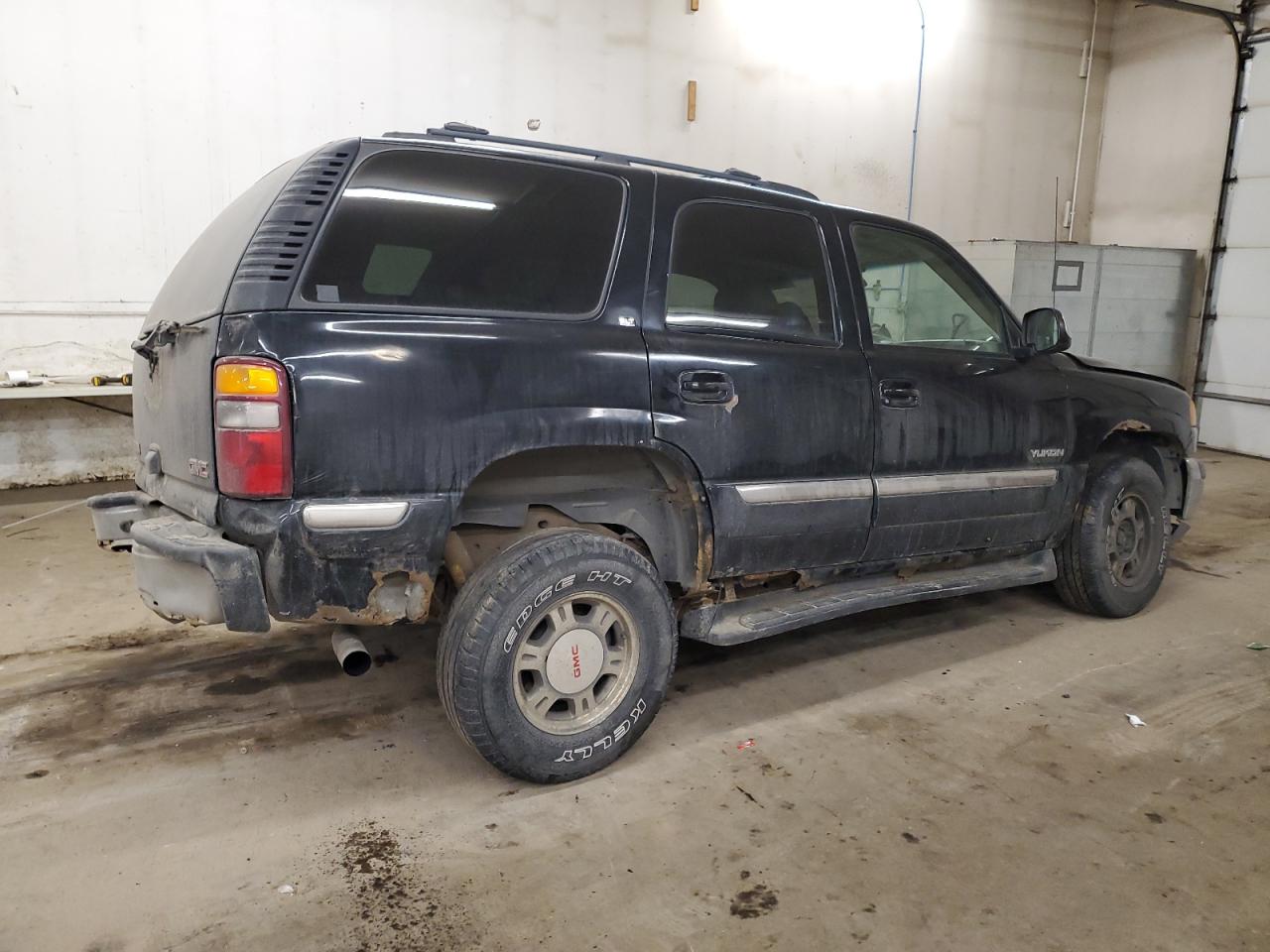 2002 GMC Yukon VIN 1GKEK13Z52J158061 Copart auction photo, front end damage thumbnail 3