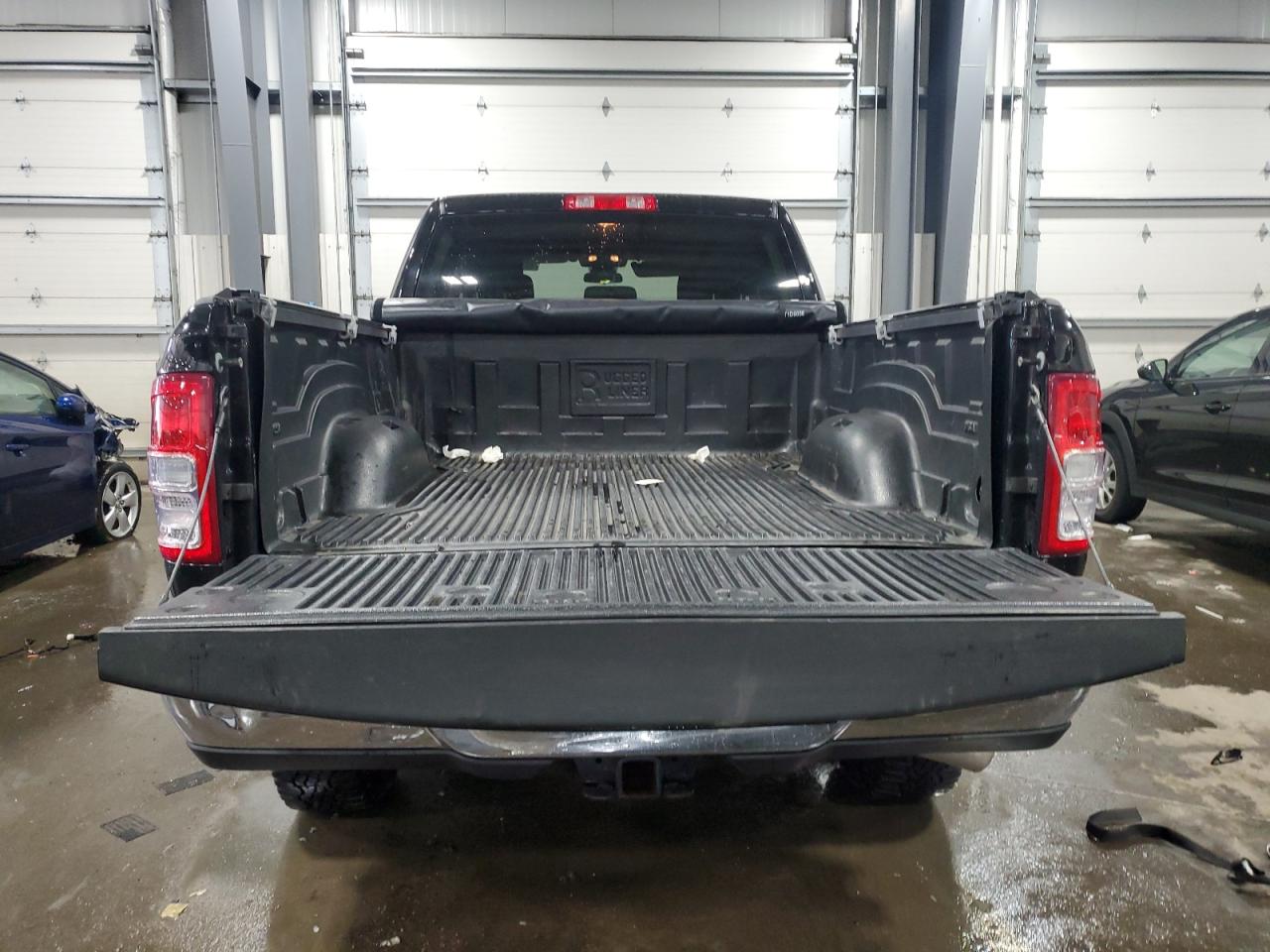 2019 RAM 2500 VIN 3C6UR5DLXKG620871 Copart auction photo, front end / side damage thumbnail 6