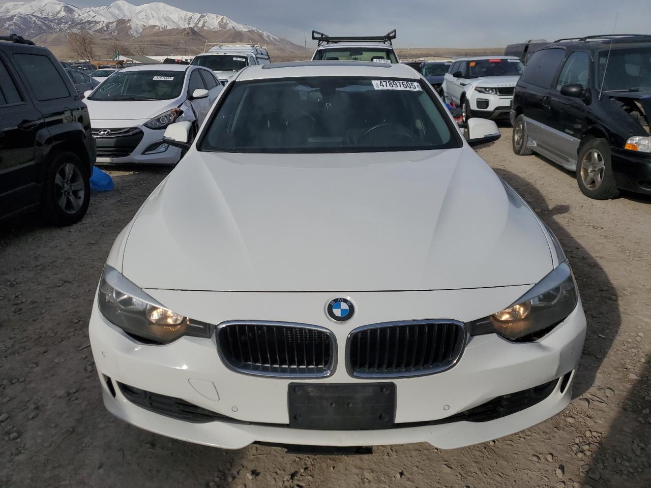 2015 BMW 3er VIN WBA3B3G57FNT18216 Copart auction photo, minor dent/scratches damage thumbnail 5