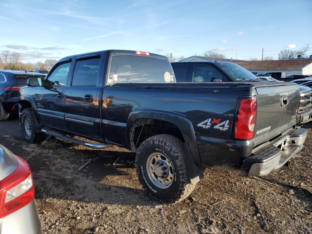 2005 Chevrolet Silverado VIN 1GCHK23235F928024 Copart auction photo, front end damage thumbnail 2