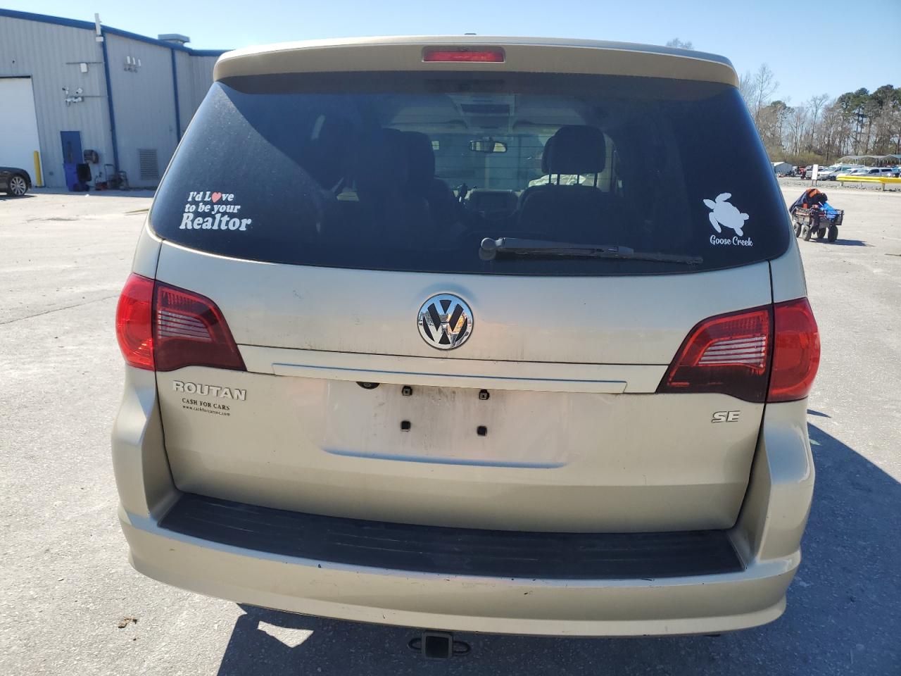 2010 Volkswagen Routan VIN 2V4RW3D1XAR316271 Copart auction photo, front end / undercarriage damage thumbnail 6