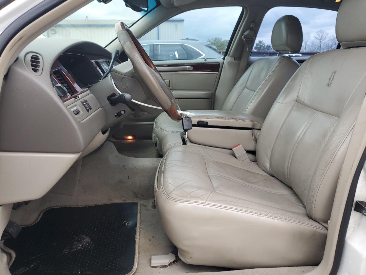 2003 Lincoln Town Car VIN 1LNHM83W63Y604904 Copart auction photo, rear end / minor dent/scratches damage thumbnail 7