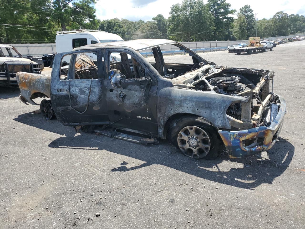 2021 RAM 2500 VIN 3C6UR5FL9MG545631 Copart auction photo, burn damage thumbnail 4