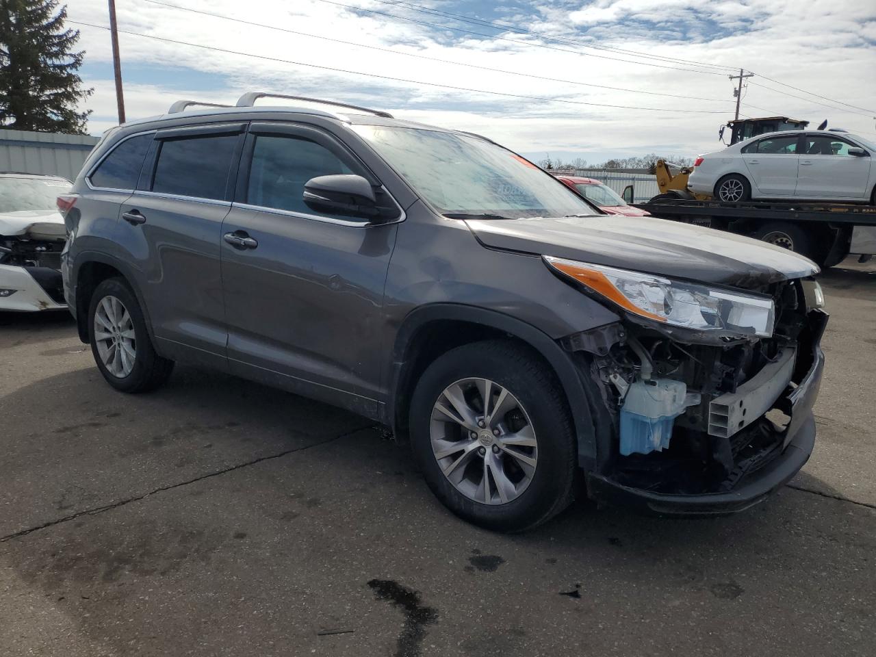 2015 Toyota Highlander VIN 5TDJKRFH6FS160213 Copart auction photo, front end / minor dent/scratches damage thumbnail 4