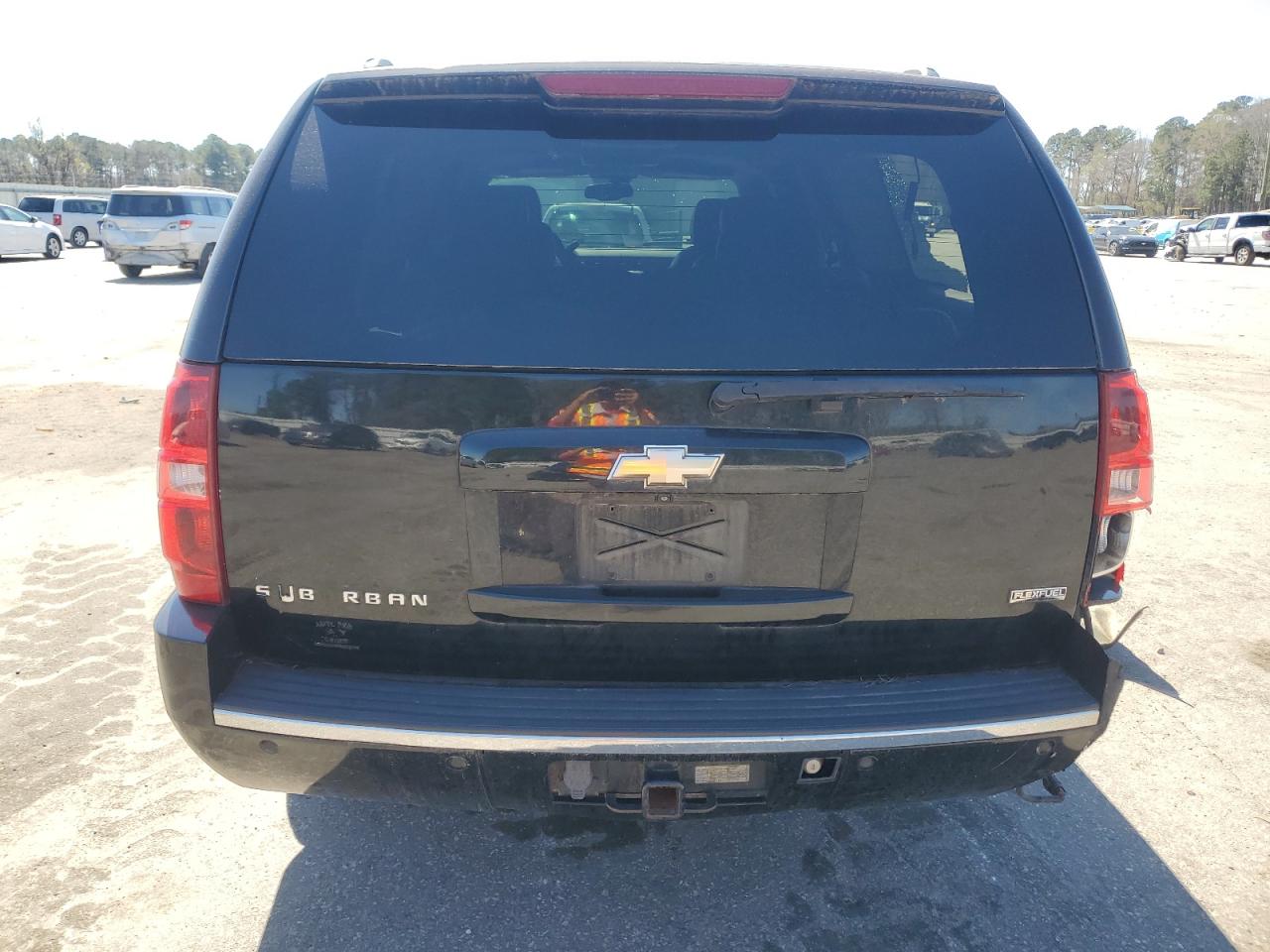 2009 Chevrolet Suburban VIN 1GNFK363X9J105330 Copart auction photo, rear end / side damage thumbnail 6