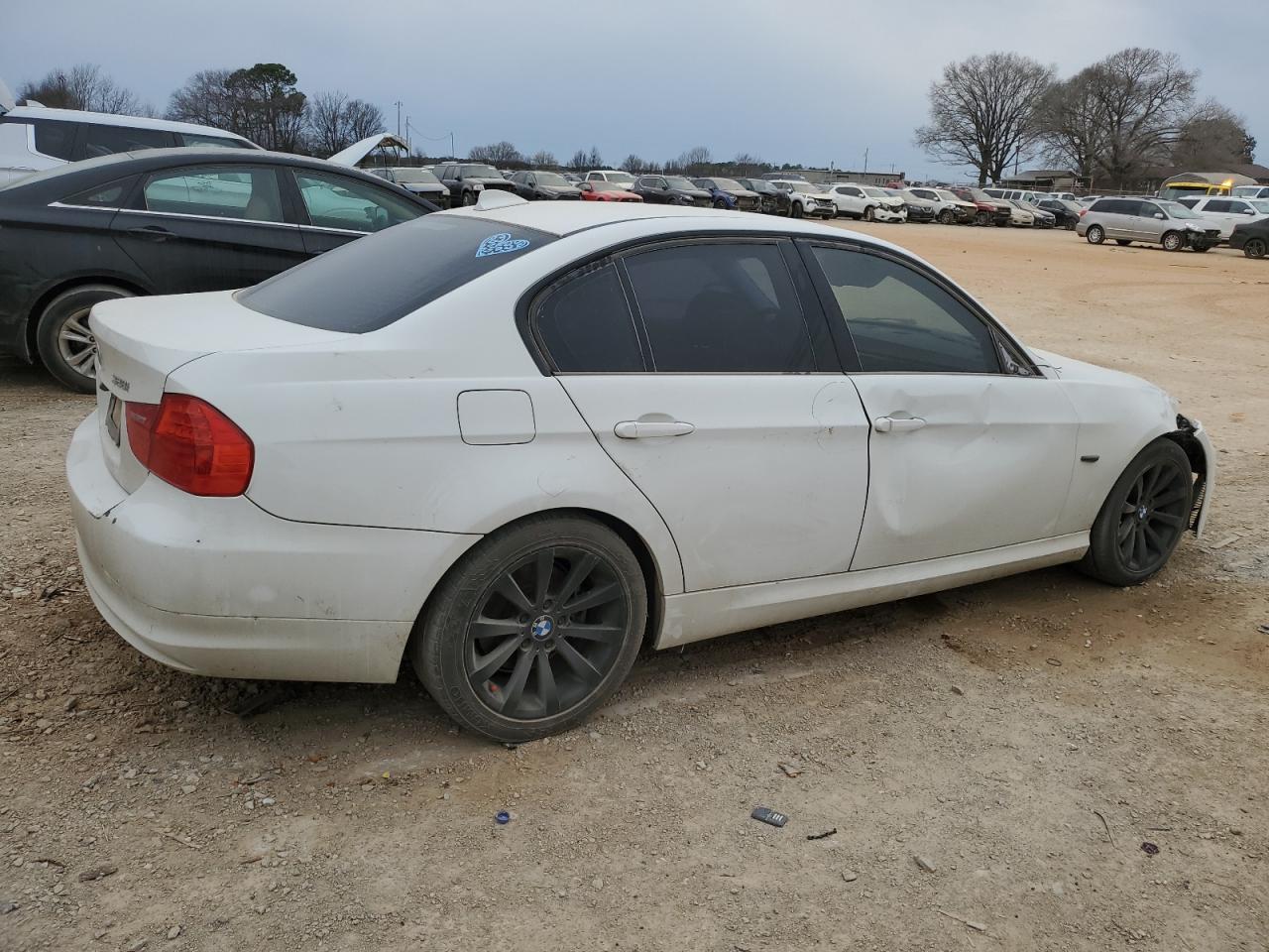 2011 BMW 3er VIN WBAPH7C5XBE677034 Copart auction photo, front end / side damage thumbnail 3