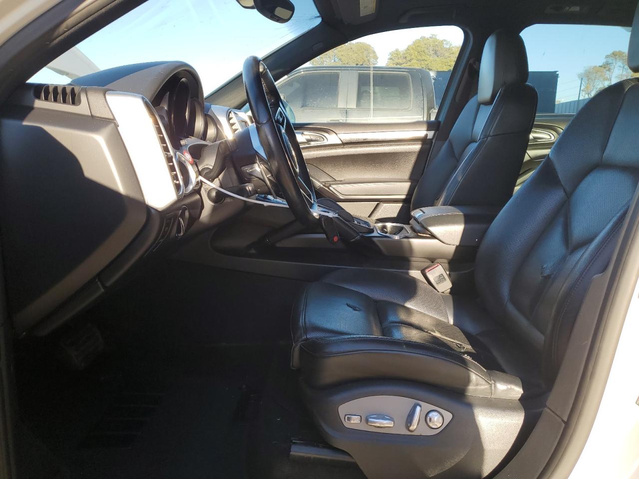2015 Porsche Cayenne VIN WP1AF2A2XFLA37948 Copart auction photo, vandalism damage thumbnail 7