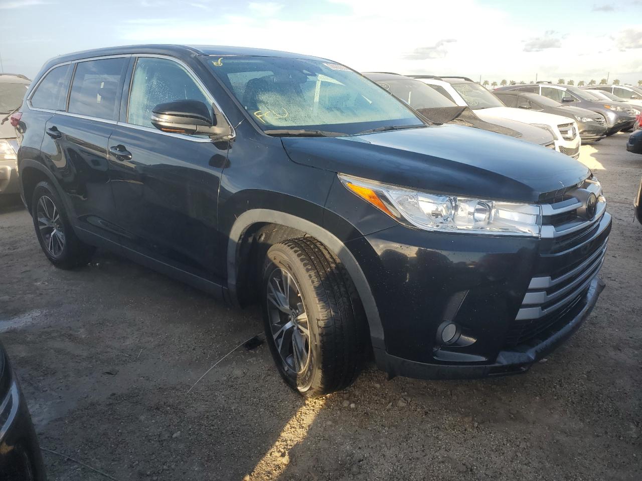 2019 Toyota Highlander VIN 5TDZZRFH3KS295528 Copart auction photo, water/flood damage thumbnail 4