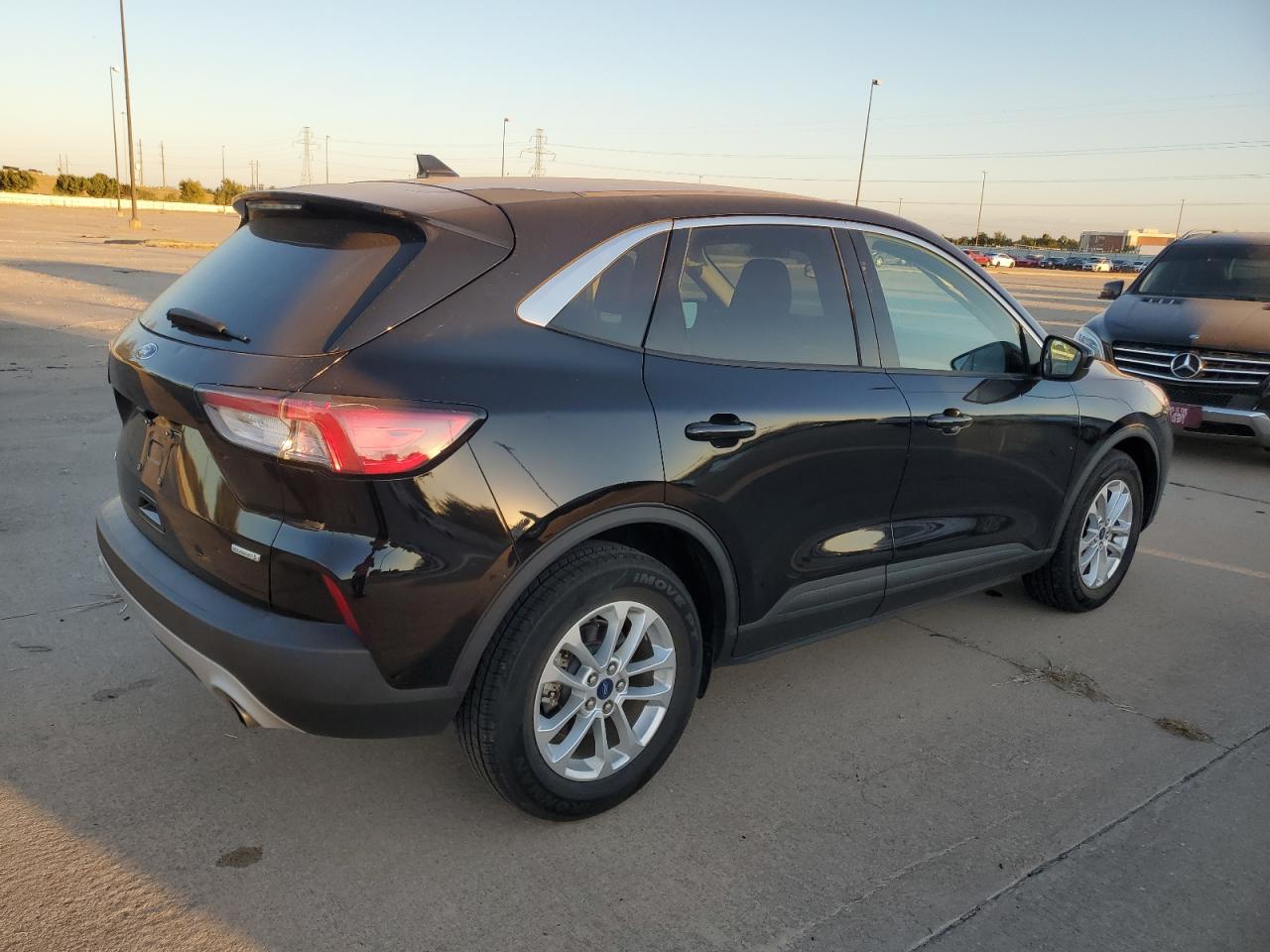 2020 Ford Escape VIN 1FMCU0G64LUA75725 Copart auction photo, hail / mechanical damage thumbnail 3