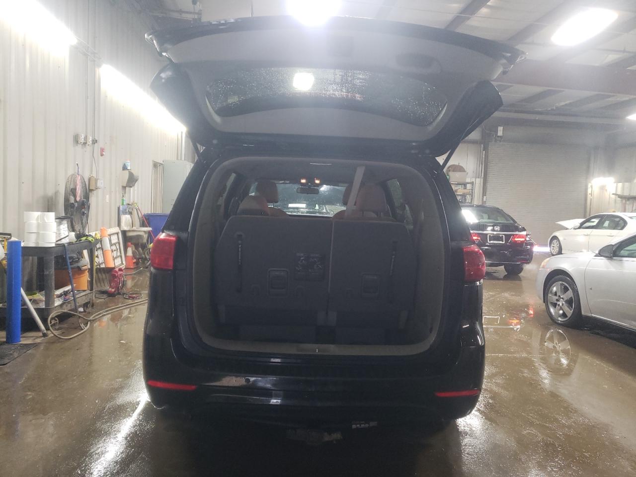 2015 KIA Sedona VIN KNDMA5C17F6025760 Copart auction photo, front end / minor dent/scratches damage thumbnail 6