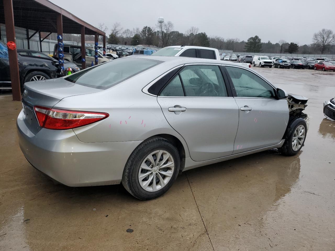 2015 Toyota Camry VIN 4T4BF1FK6FR511611 Copart auction photo, front end / side damage thumbnail 3
