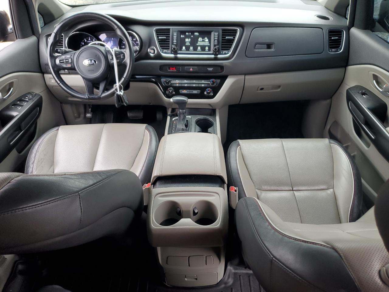 2017 KIA Sedona VIN KNDMB5C1XH6310551 Copart auction photo, front end / side damage thumbnail 8