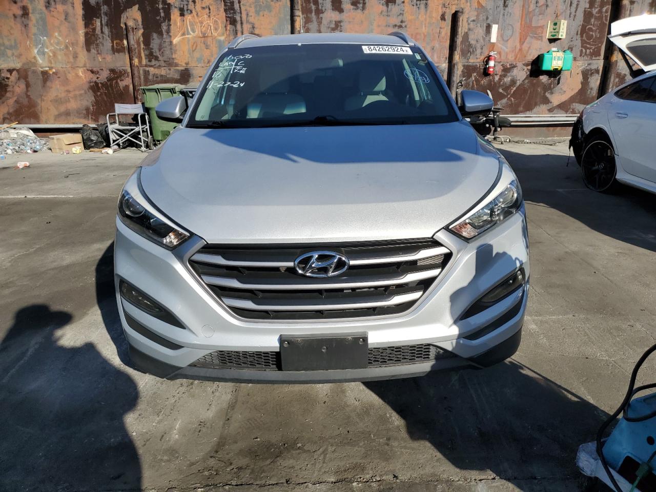 2018 Hyundai Tucson VIN KM8J33A43JU803843 Copart auction photo, stripped / vandalism damage thumbnail 5
