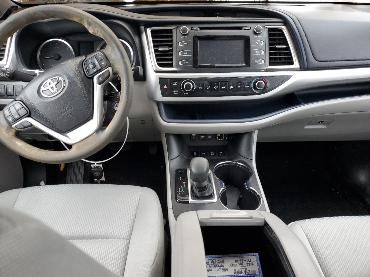 2019 Toyota Highlander VIN 5TDBZRFH9KS701409 Copart auction photo, burn / minor dent/scratches damage thumbnail 8