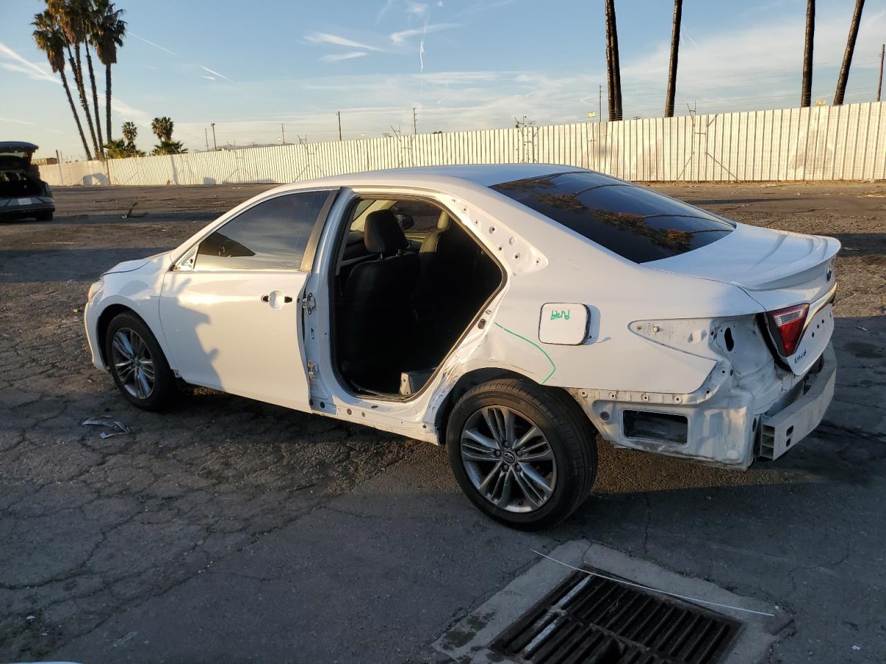 2015 Toyota Camry VIN 4T1BF1FK2FU091355 Copart auction photo, rear end / side damage thumbnail 2