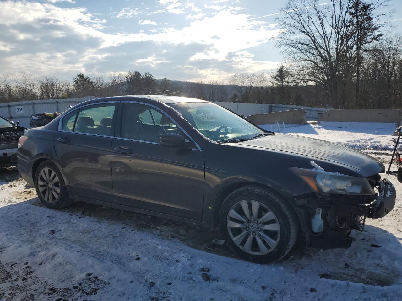 2011 Honda Accord VIN 1HGCP2F8XBA077684 Copart auction photo, side / front end damage thumbnail 4