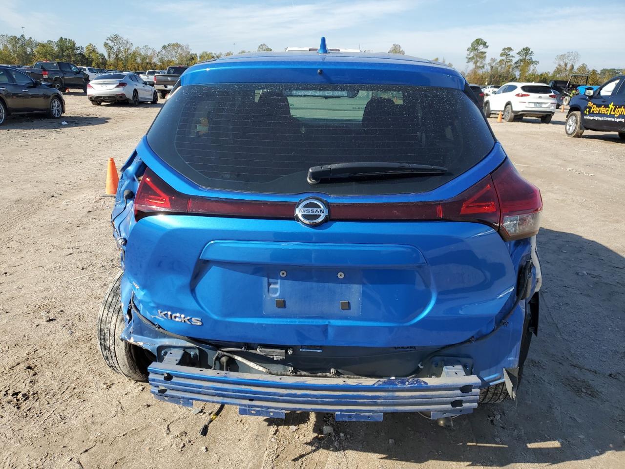 2021 Nissan Kicks VIN 3N1CP5BV0ML554956 Copart auction photo, rear end / undercarriage damage thumbnail 6