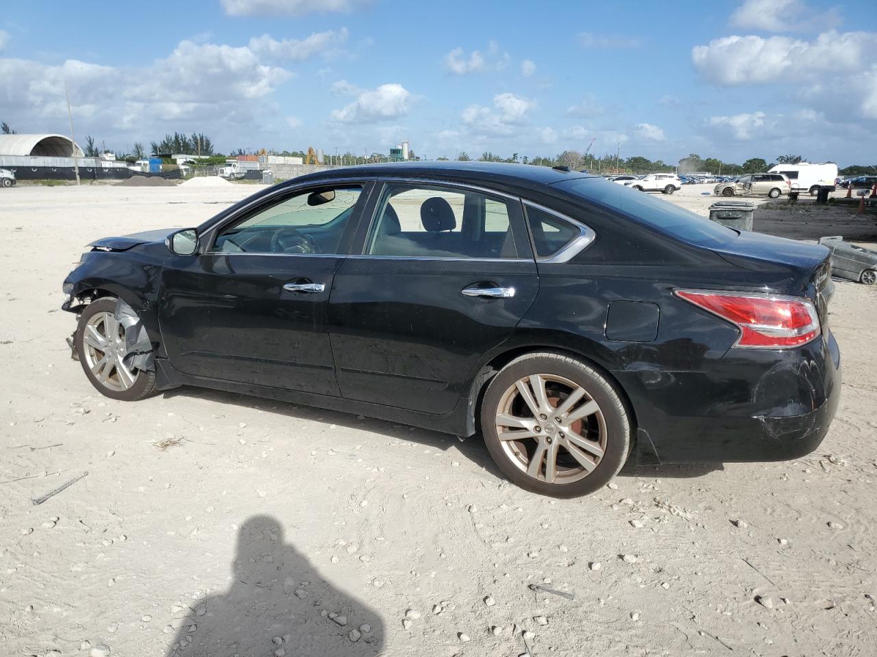 2015 Nissan Altima VIN 1N4BL3AP8FC143823 Copart auction photo, front end / minor dent/scratches damage thumbnail 2
